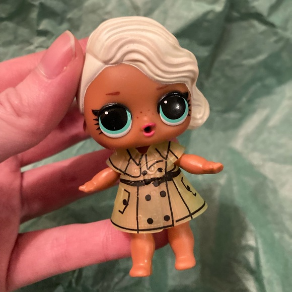 B1G2 - White LOL Surprise Doll Tot - Buy 1, Get 2 FREE - Picture 2 of 3